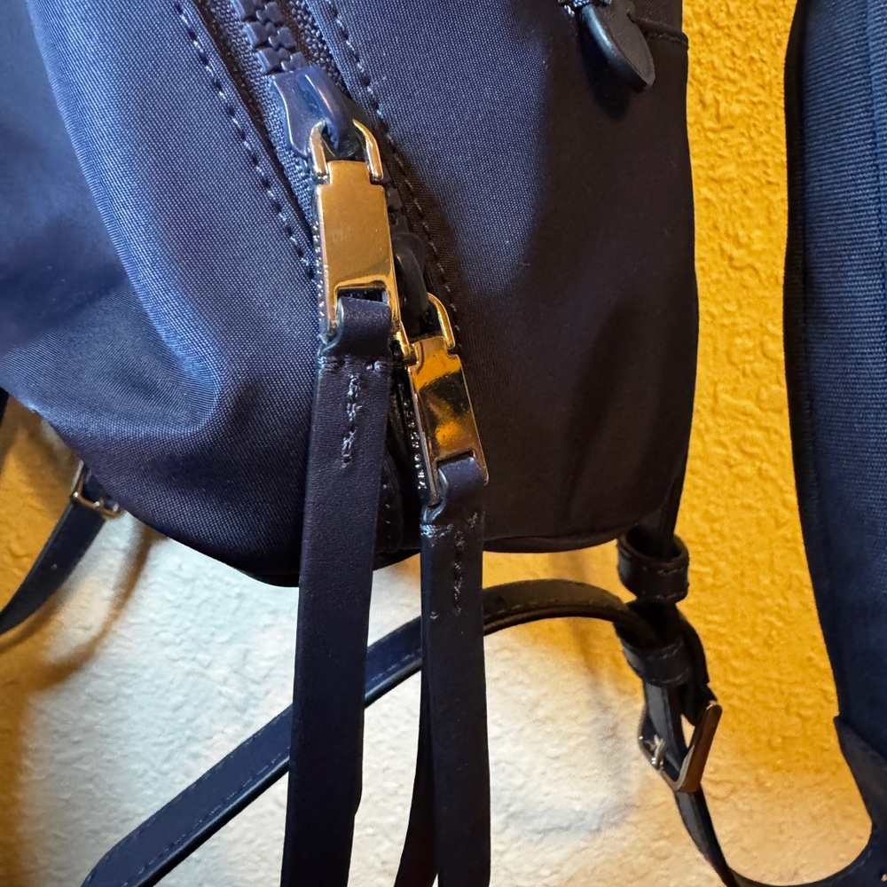Kate Spade navy backpack silver brand logo double adjustable straps NWT ♠️ - Picture 4 of 14